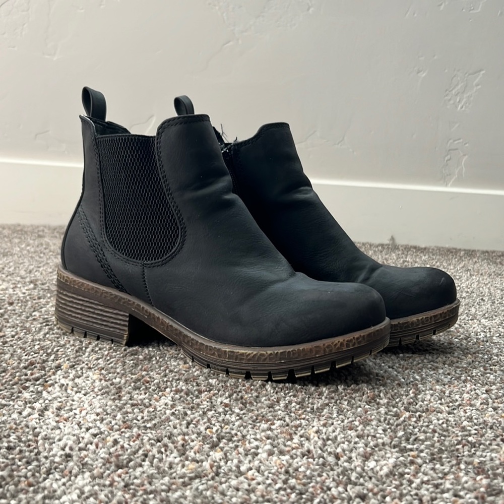 Anna Side Gore Ankle Bootie